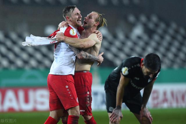 业余队逆转昔日欧冠亚军,一战创造27年奇迹|德国|德国杯|勒沃库森