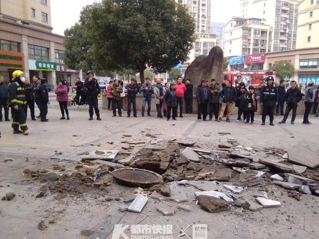 杭州俩“熊孩子”将鞭炮扔进下水道，多处窨井盖炸飞，有的飞到3层楼高休闲区蓝鸢梦想 - Www.slyday.coM