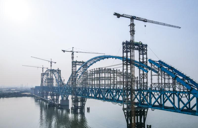 "亚洲第一跨"即将完工,洪奇沥水道特大桥主桥钢桁梁柔性拱顺利提升