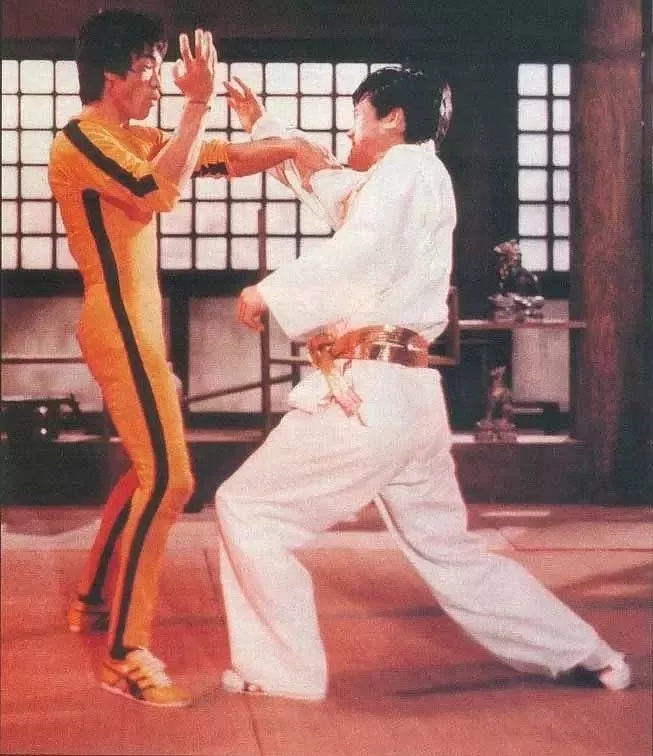 李斯丹妮称自己是“没有高跟鞋的女艺人”？李小龙等文化名人的鞋也上过热搜休闲区蓝鸢梦想 - Www.slyday.coM