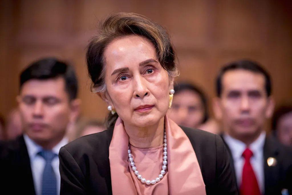 外媒:缅甸国务资政昂山素季被指控非法进口对讲机 或判2至3年监禁