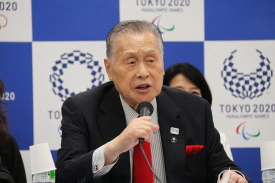 东京奥组委主席因歧视女性言论直面下台呼声：撤回发言并道歉
