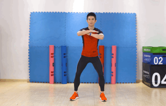 动作2 /深蹲转体要点:站姿,然后一脚向前跨步,幅度尽量大,张开手臂
