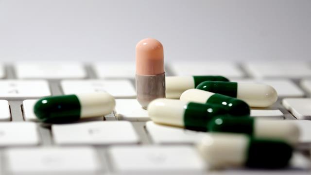 抗癌药进医保速度加快 为何药企还猛推赠药