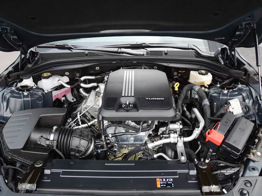 0t发动机最大功率达到了237马力,匹配通用最新的10at变速箱,官方百