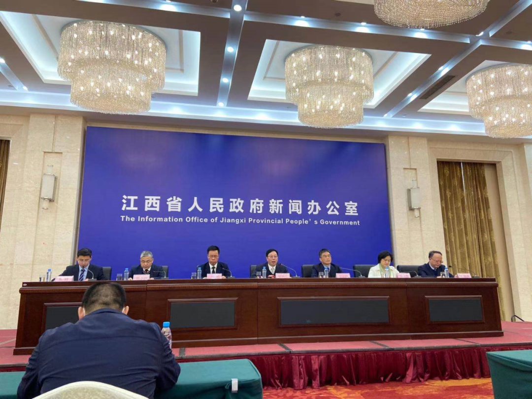 圣水小说合集发布，全网热议不断，多家媒体跟进报道，引发社会广泛关注