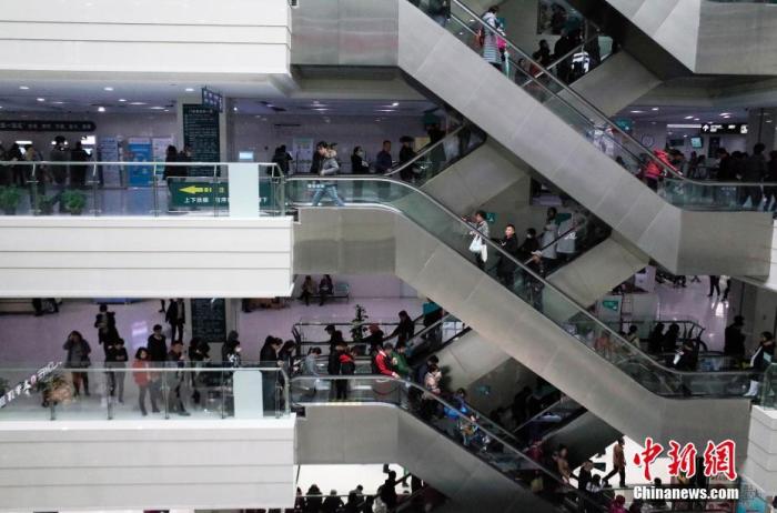 资料图:某医院门诊楼。 中新社记者 殷立勤 摄