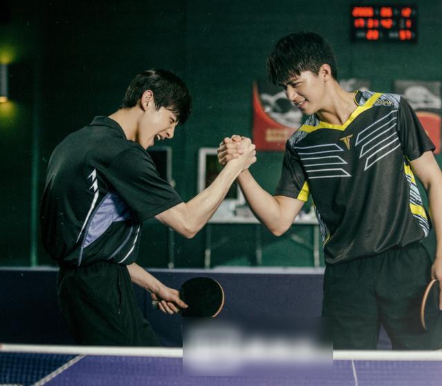 荣耀乒乓发布先导片白敬亭许魏洲挥洒汗水两人身材都好棒