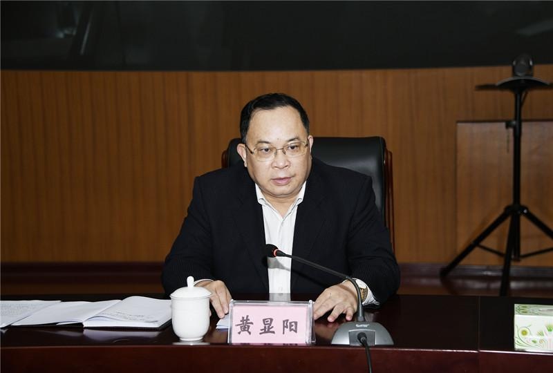 黄显阳局长讲话.黄政康副局长主持会议.