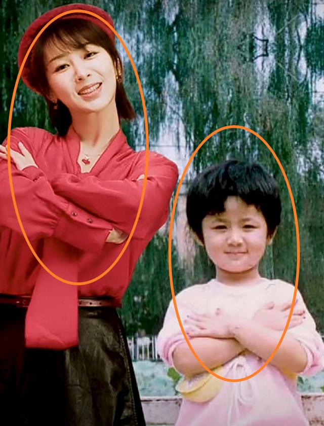 杨紫与小杨紫合照相对比小时候的模样究竟整没整容很显然