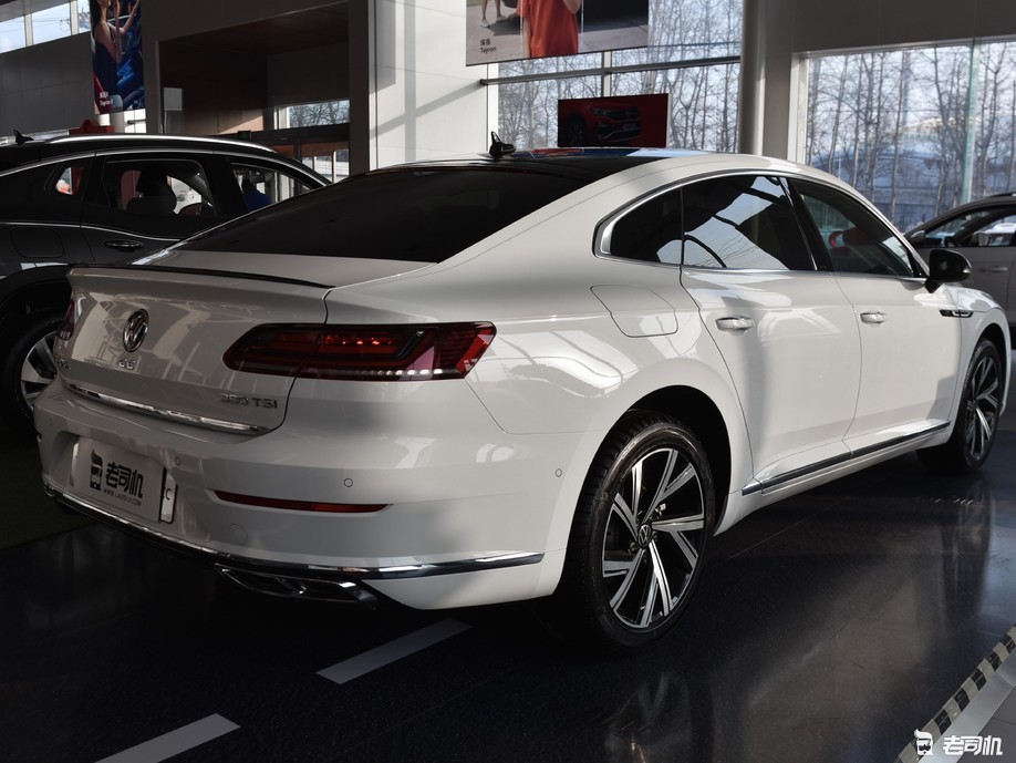 不仅仅是高颜值 小哥带你一起看一汽-大众cc