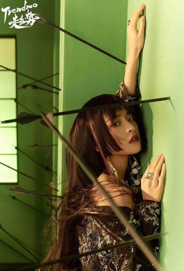 沈月仙侠大片新鲜出炉,公主切加挑染造型又酷又飒,看着瘦了好多