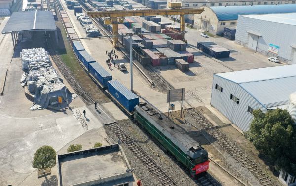 疫情致集装箱短缺：运费飙升6倍 海运成本甚至超过货物利润