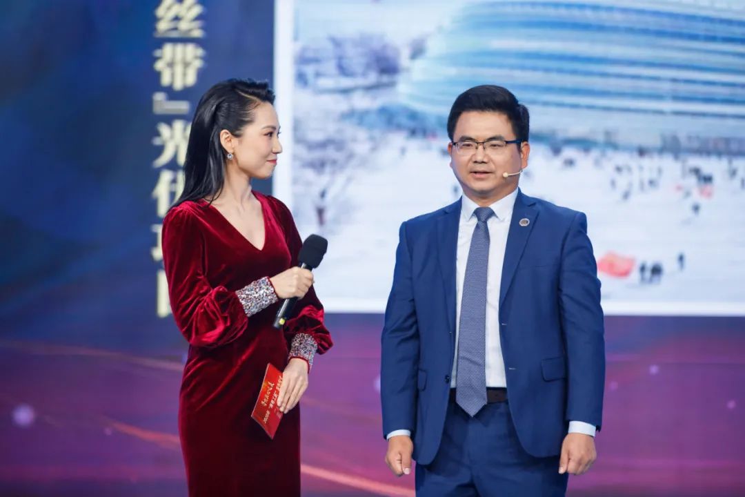 建成中国第一条拥有完全自主知识产权的百兆瓦级镉纳米薄膜组件生产线