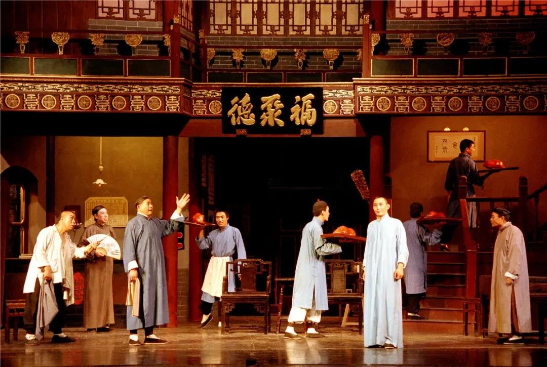 《天下第一楼》剧照.《哗变》剧照.线上过年第二波,可谓重磅来袭.