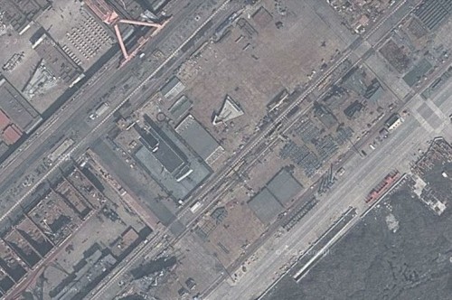 003号航母开始建造之前，江南造船厂内部也曾出现一个不明用途的试验性构件，而最后该构件进了江南造船厂的先进技术博物馆