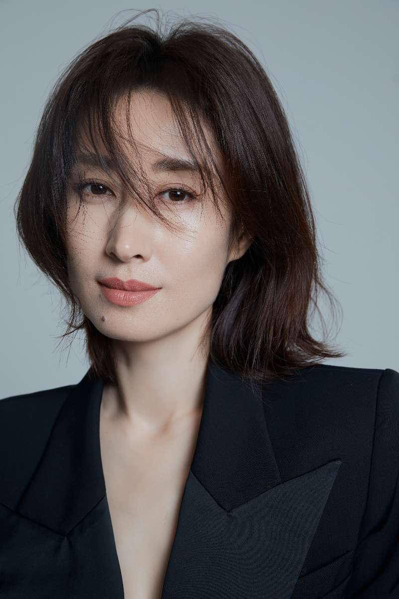 正青春中饰演职场高管刘敏涛不惧年龄焦虑