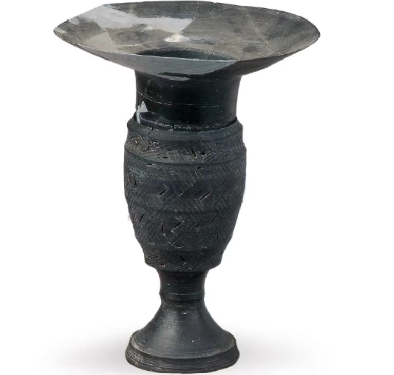 龙山文化薄胎黑陶高柄杯 国家博物馆藏