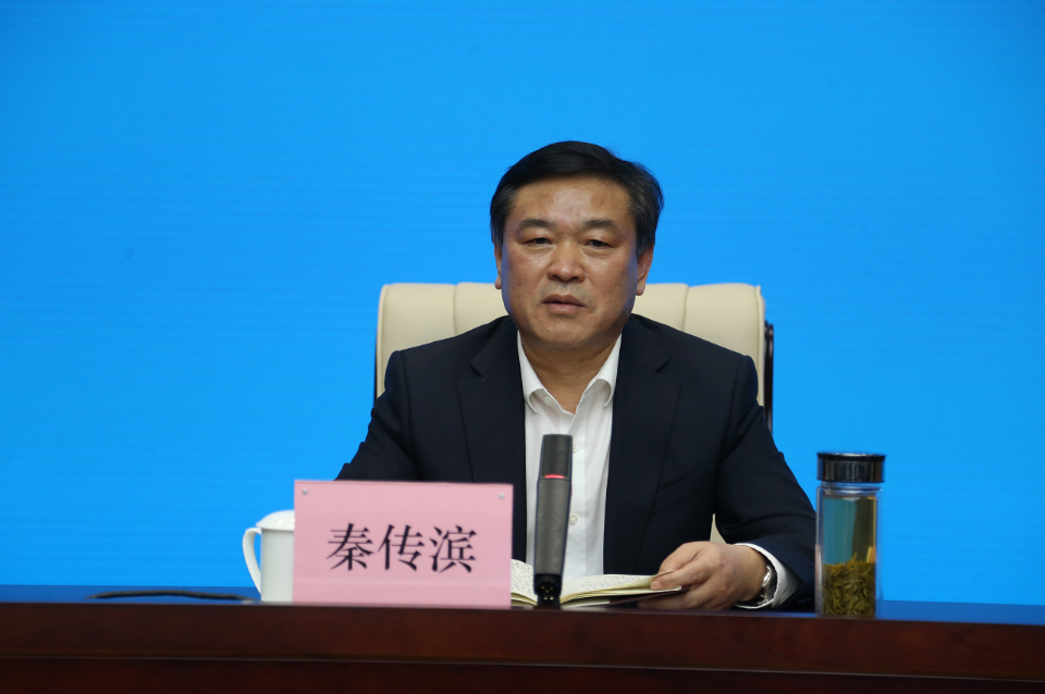 省应急厅党委书记,厅长秦传滨主持会议并讲话.