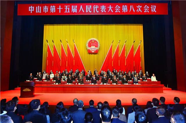市十五届人大八次会议闭幕吴军当选市人大常委会副主任