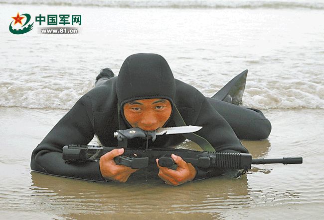 《红海行动》8名蛟龙突击队歼敌150：揭秘中国海军最神秘特种部队！休闲区蓝鸢梦想 - Www.slyday.coM