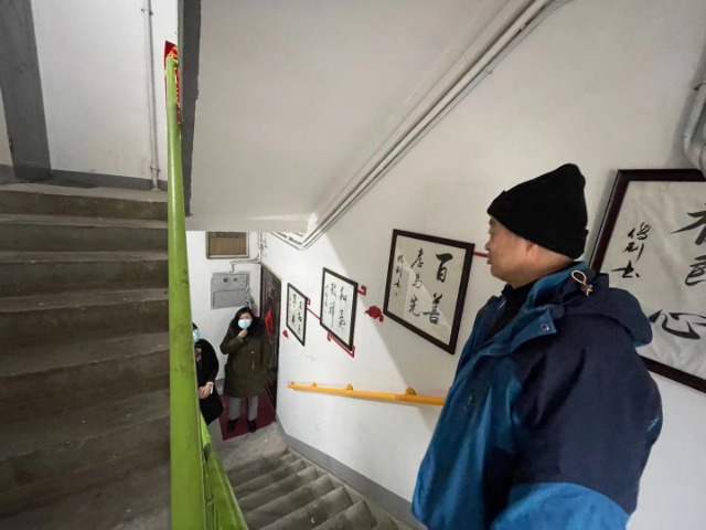 一个楼门一种风格，这栋老楼用楼门文化凝聚居民|楼门|单元|居民_新浪新闻