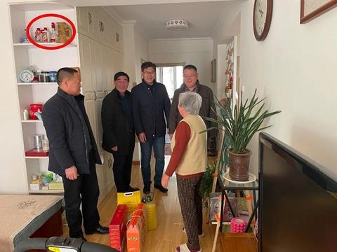 中纪委网站谈“困难户家中摆高档酒”启示：自觉主动接受群众监督休闲区蓝鸢梦想 - Www.slyday.coM