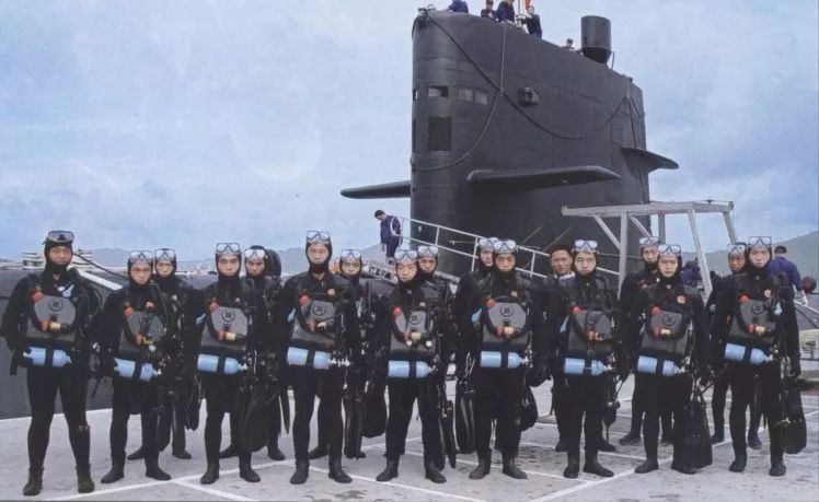 《红海行动》8名蛟龙突击队歼敌150：揭秘中国海军最神秘特种部队！休闲区蓝鸢梦想 - Www.slyday.coM