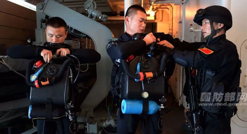 《红海行动》8名蛟龙突击队歼敌150：揭秘中国海军最神秘特种部队！休闲区蓝鸢梦想 - Www.slyday.coM