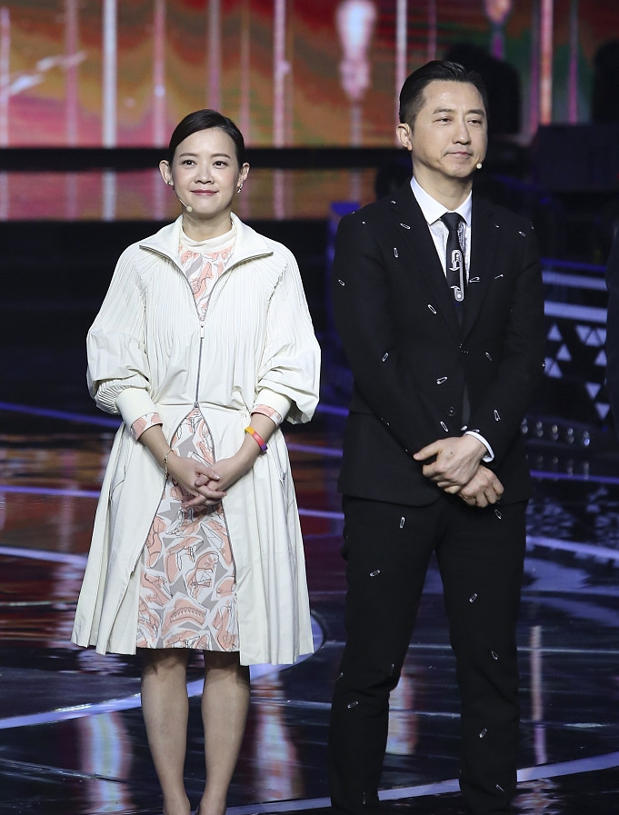 曾宝仪街头被偶遇47岁身材臃肿有了大妈感素颜也难掩沧桑