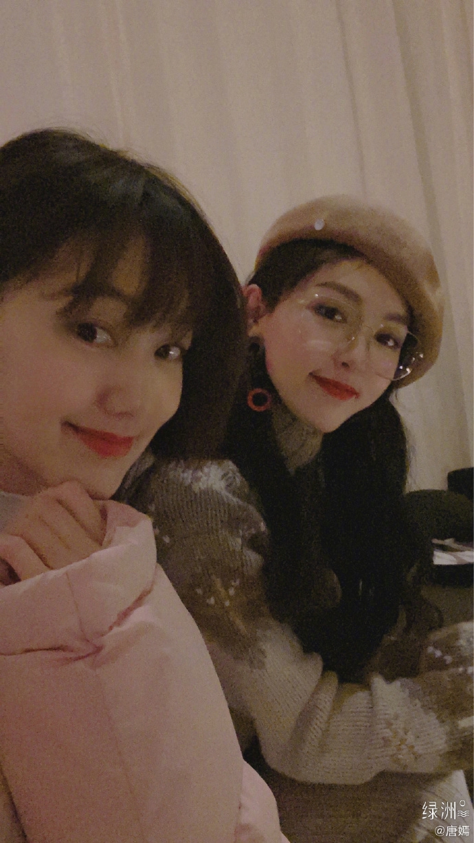 唐嫣分享与闺蜜合照妆容精致状态超好