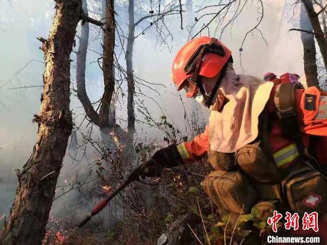 云南大理发生森林火灾 出动直升机参与扑救休闲区蓝鸢梦想 - Www.slyday.coM