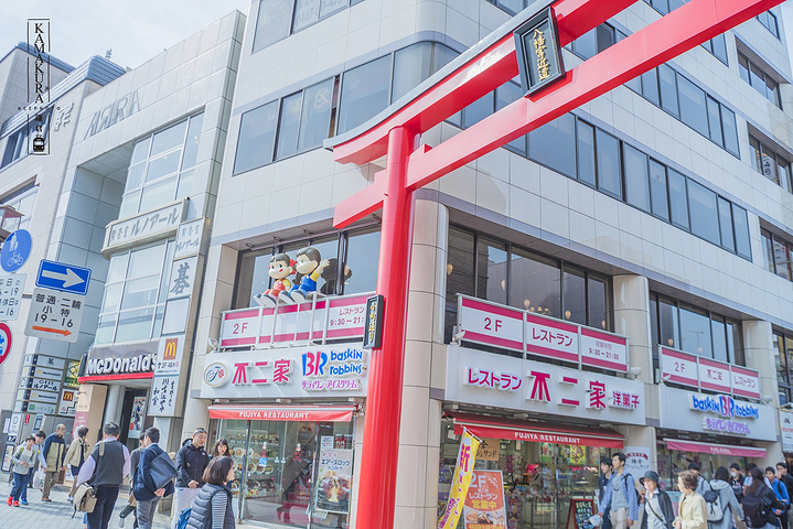 日本镰仓商店街人潮满满,观光协会呼吁游客别"边走边吃"