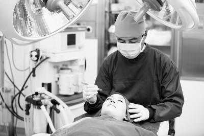 光明日报聚焦“颜值经济”：乱象频现、资质堪忧 治理须多管齐下