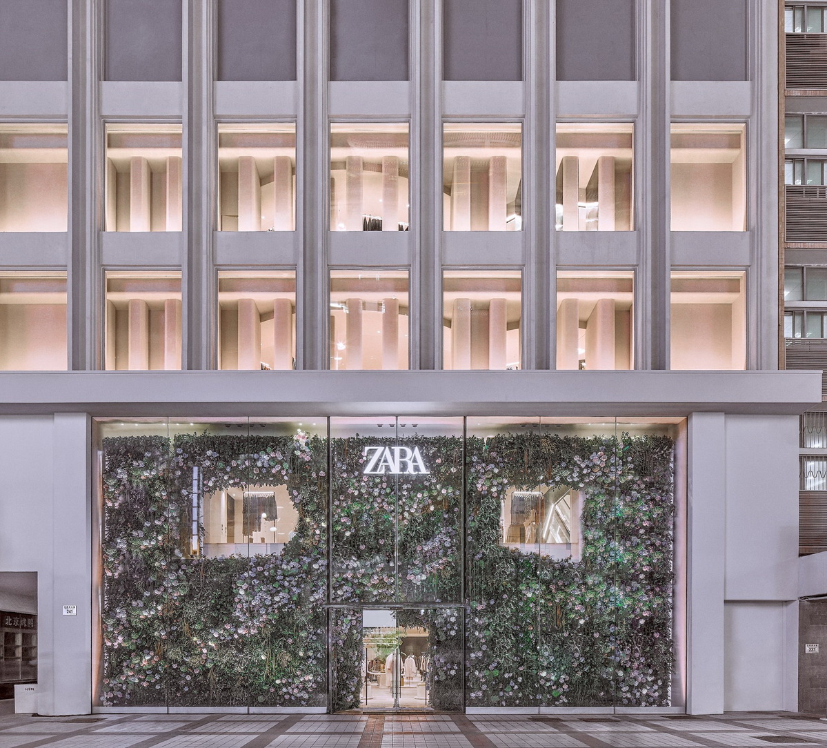 Zara王府井旗舰店 图片来源：Zara