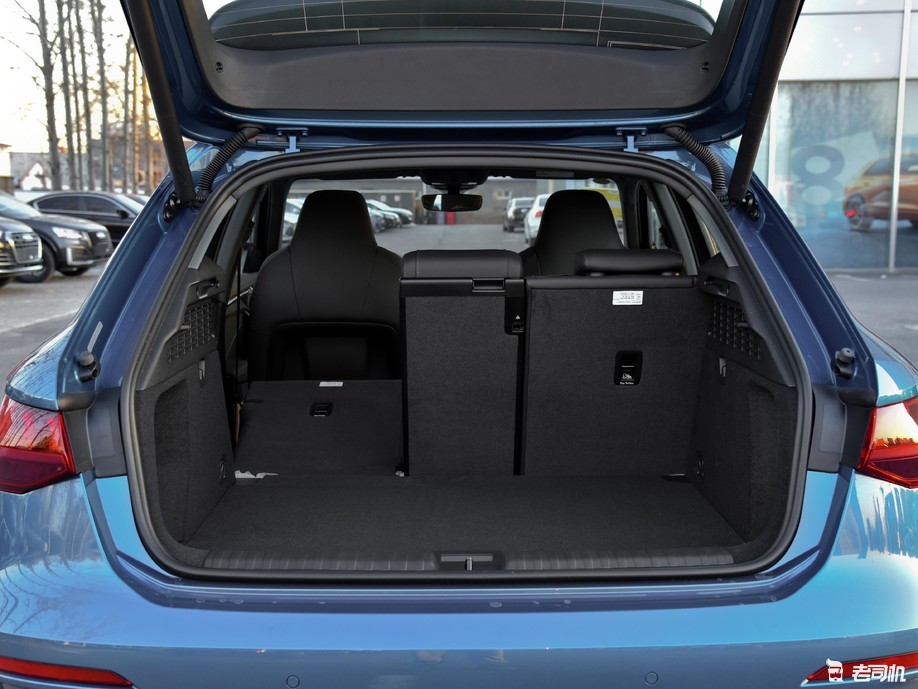 奥迪a3 2021款 两厢 35 tfsi 时尚致雅型的后备厢空间表现还可以,在