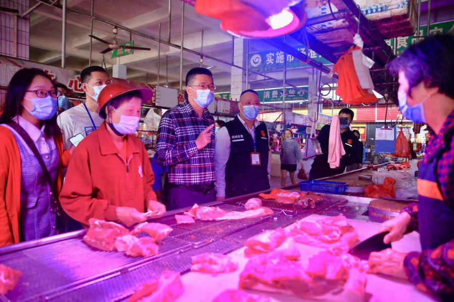 正文  当检查组来到林岳市场开展"打非"专项整治时,现场有序的经营