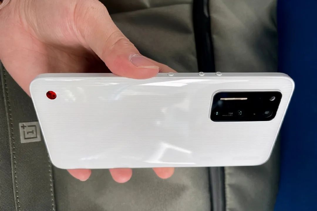 这个真是绝版坚果r2顶配纯白色现货512gb顶配大容量