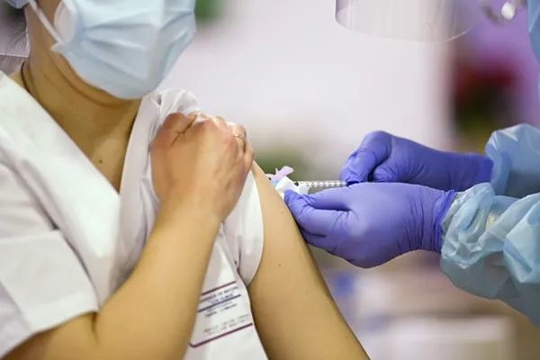 新冠疫苗的95%保护率是怎么来的？