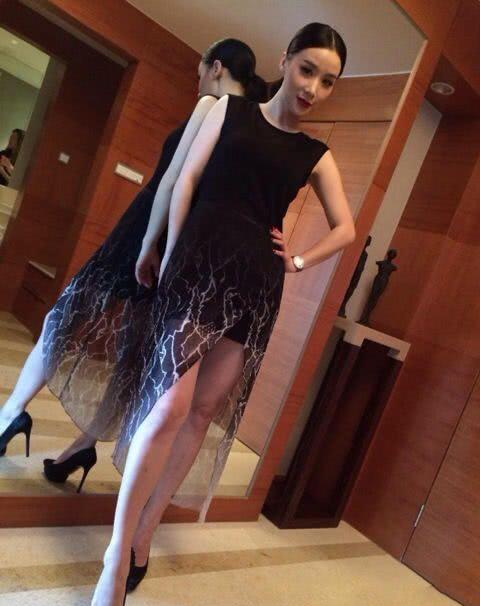 姚芊羽扭胯跳舞,却被网友吐槽脸大变样,以前很自然是真好看啊!