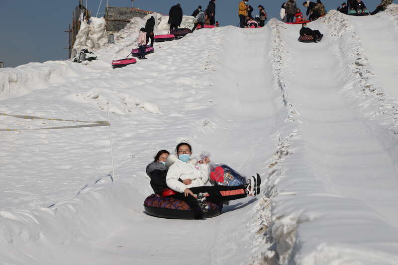 2月8日,团包头市委在包头市赛罕塔拉滑雪场举办了"情暖童心 包头团团