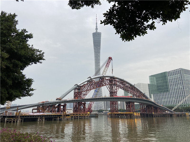 广州首座跨珠江人行桥顺利合龙