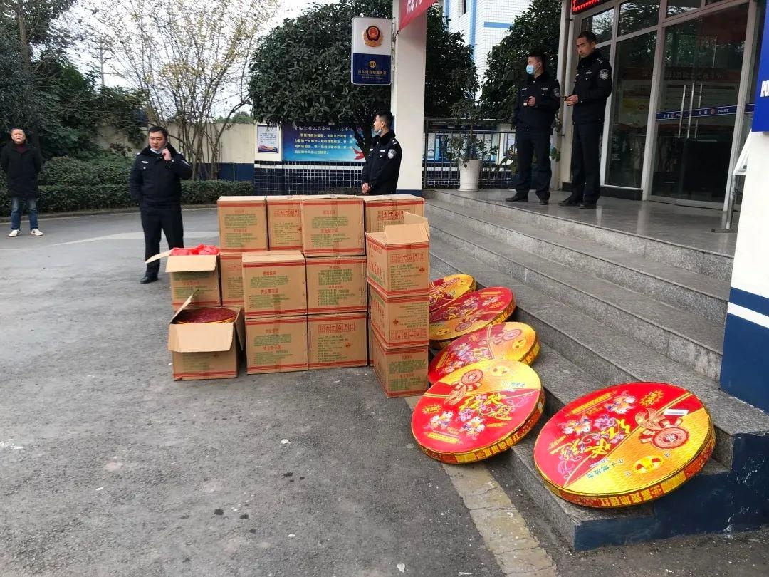 高新区查处一起违法销售储存烟花爆竹行为