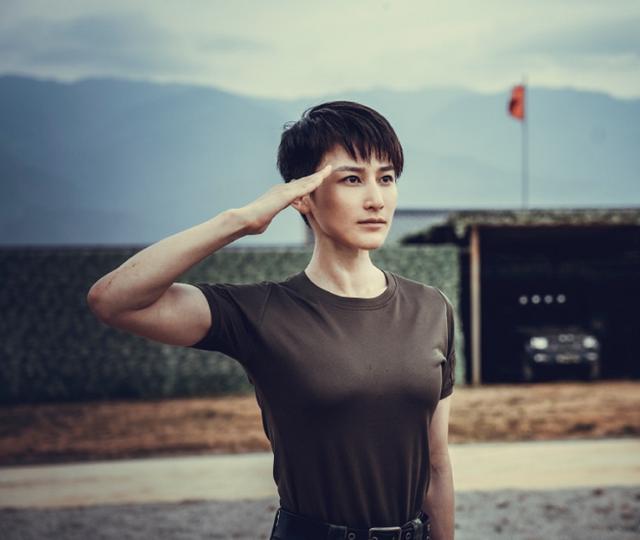 蒋璐霞的骨像也太好了!留短发帅气逼人,长发模样女神范十足