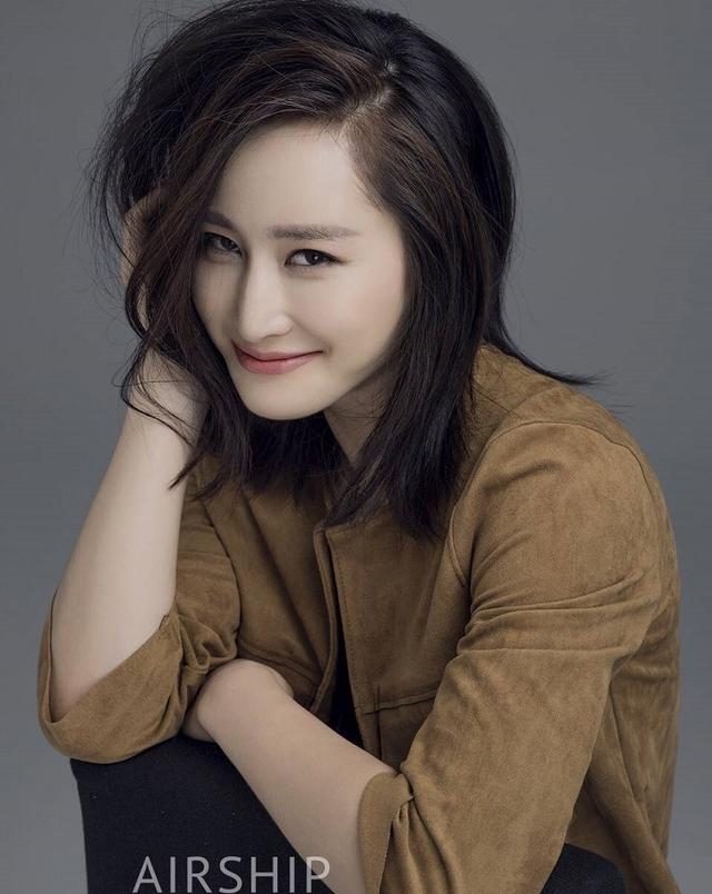 蒋璐霞的骨像也太好了!留短发帅气逼人,长发模样女神范十足