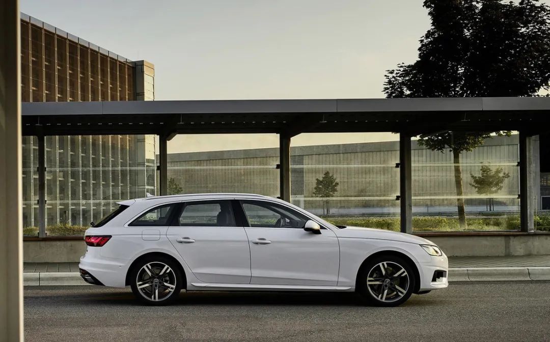 车身尺寸上,奥迪a4 avant(配置|询价)长宽高分别为4762/1847/1436mm