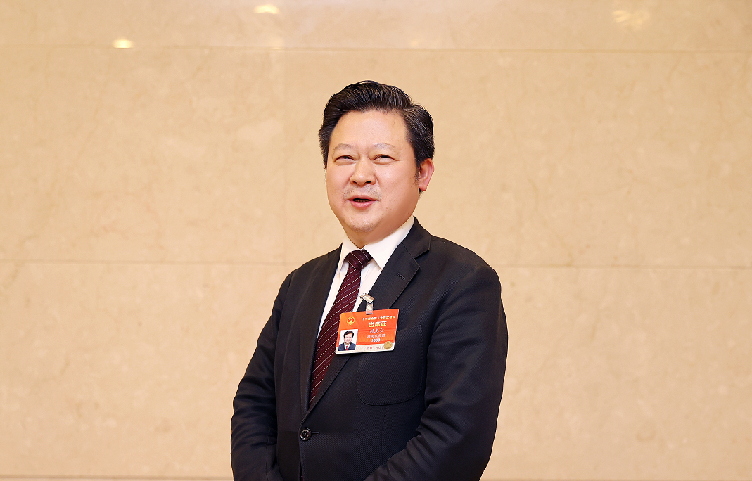 两会期间,全国人大代表,湖南郴州市市长刘志仁接受《中国日报》专访时