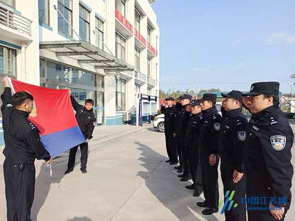 兴化昌荣红色护卫队为平安和经济发展护航休闲区蓝鸢梦想 - Www.slyday.coM