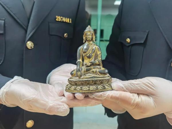 查获的明代铜制佛像。杭州海关图