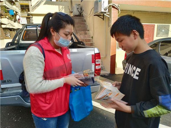 小志愿者参与禁毒宣传进社区和入户宣传活动